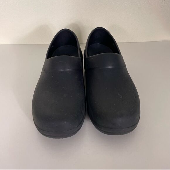CROCS Black Rubber Enclosed Slip On Clog Shoes - Picture 2 of 9